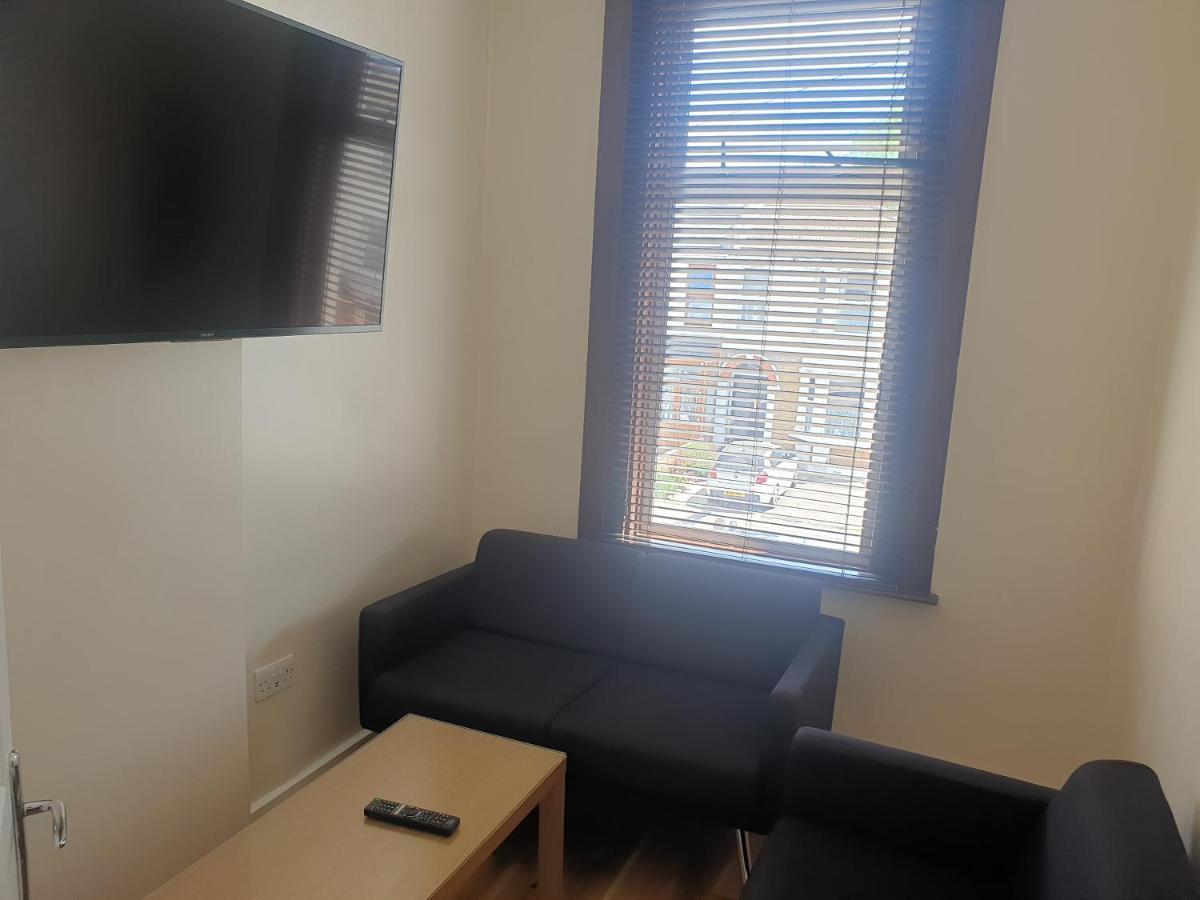 London Luxury Apartments 5 Min Walk From Ilford Station, With Free Parking Free Wifi Exterior foto